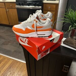 Air max 1’s pre owned